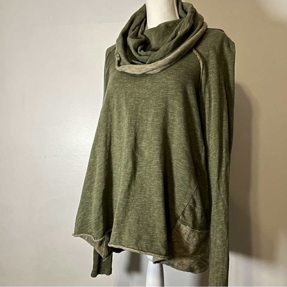 Free People Beach Cocoon Cowl neck pullover in a heather green Size two body M/L